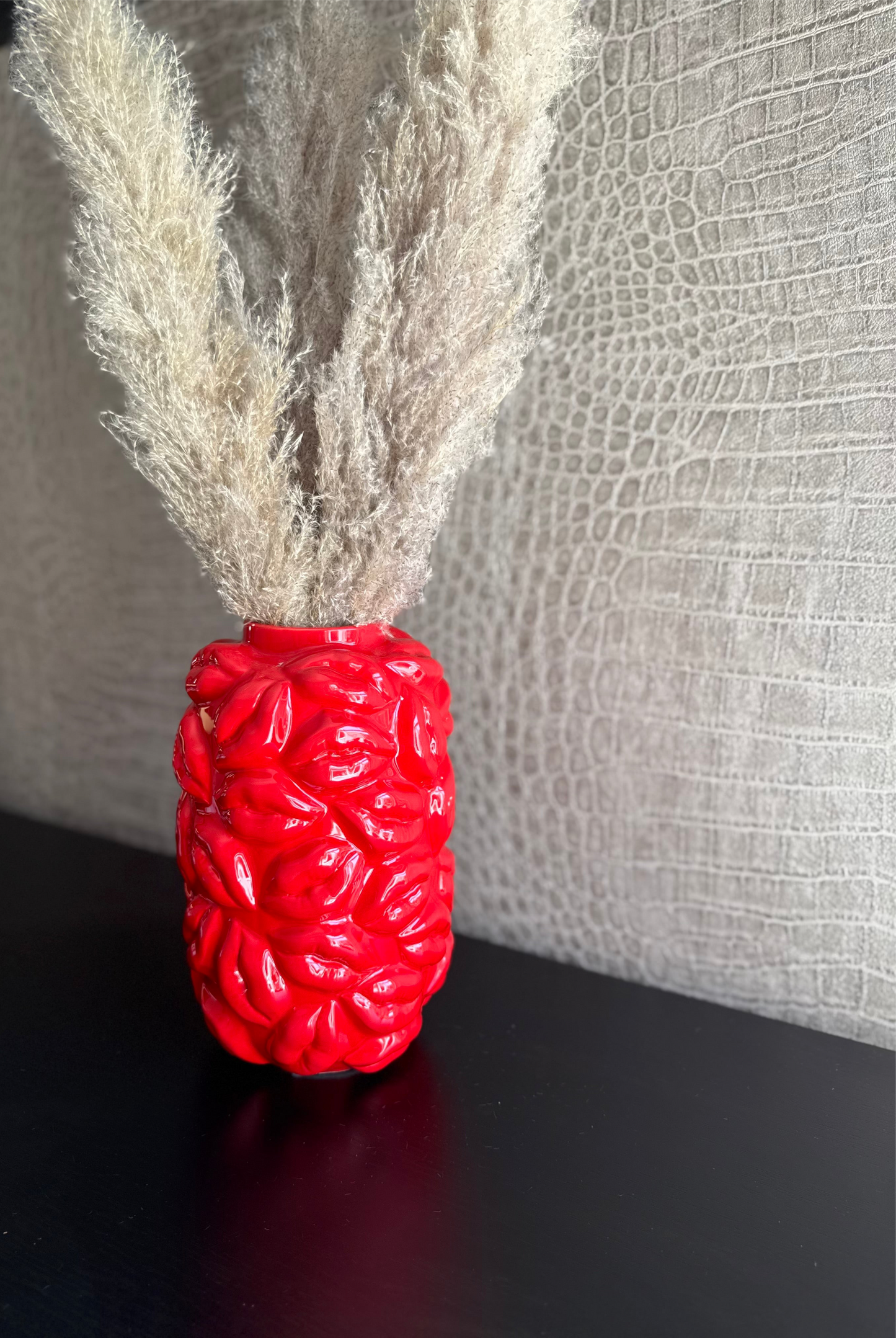 Kus Me Dan – Lippenvaas in felrood