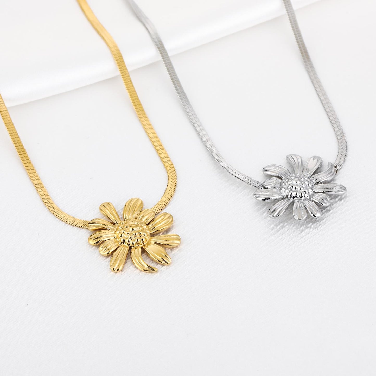 Flora - Ketting met grote bloem